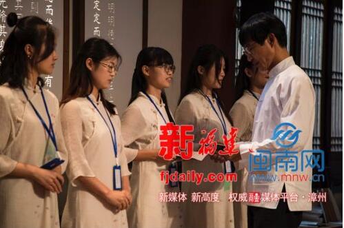 颁发入学通知书