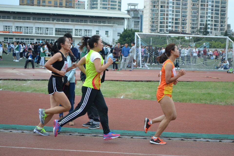 挑战自我,风采依旧――我院乔秀雯荣获女子甲组3000米跑第四名