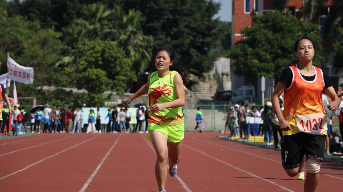 不屈意志,热血激昂 ――我院冯莲花荣获学生女子甲组400米决赛第四名