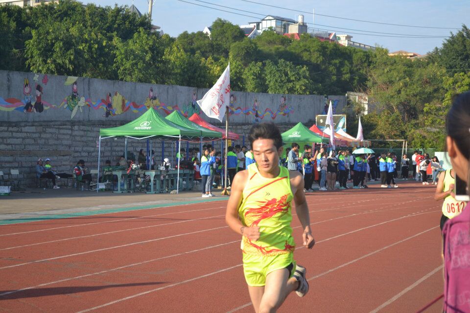 奋勇奔跑,一往无前――我院张金鹏和杨磊分别获得男子甲组1500米决赛第三名、第六名