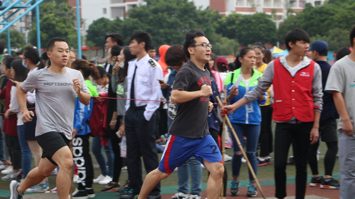拼尽全力,超越自我 ――李树立摘获教工男子甲组800米跑第五名
